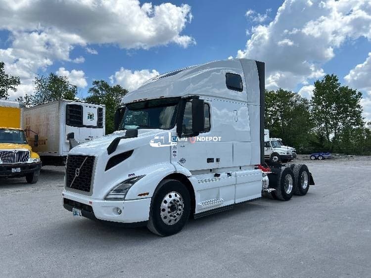 2022 Volvo VNR64660 Sleeper Trucks