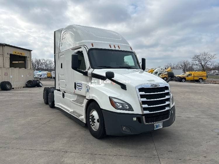 2022 Freightliner T12664ST Sleeper Trucks
