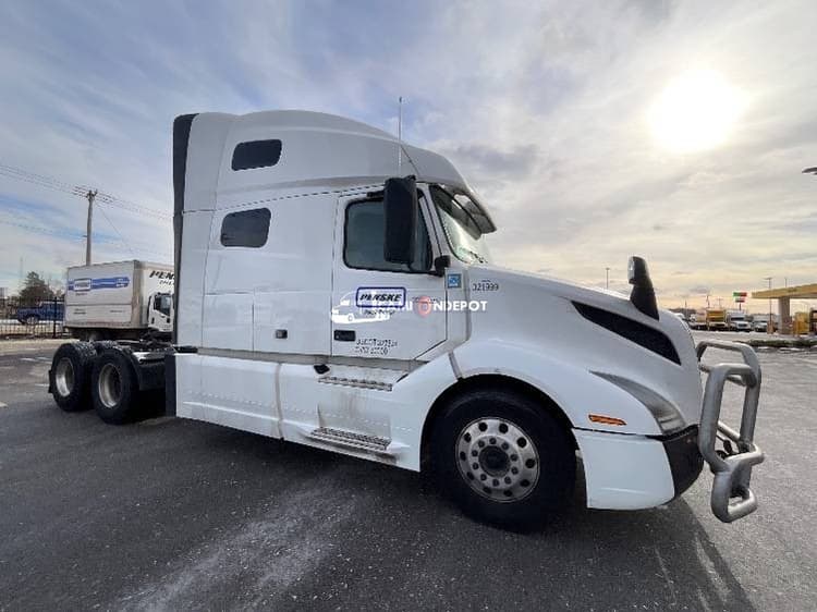 2021 Volvo VNL64760 Sleeper Trucks