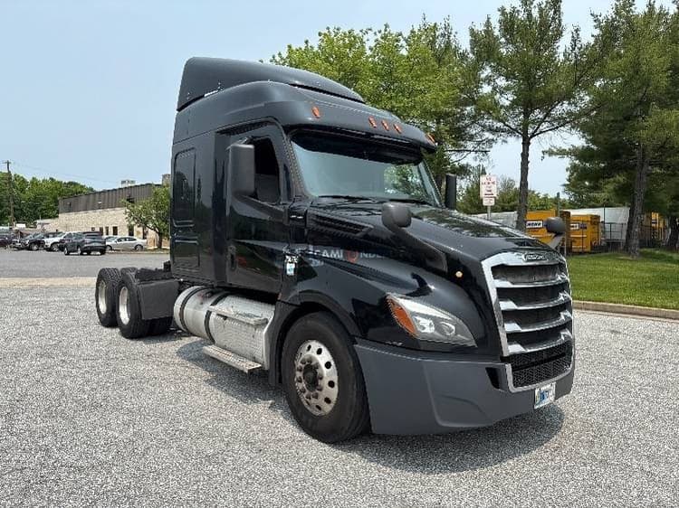 2019 Freightliner T12664ST Sleeper Trucks