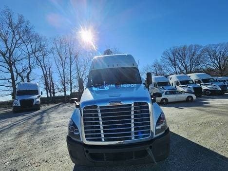2019 Freightliner Cascadia 12564ST Sleeper Trucks