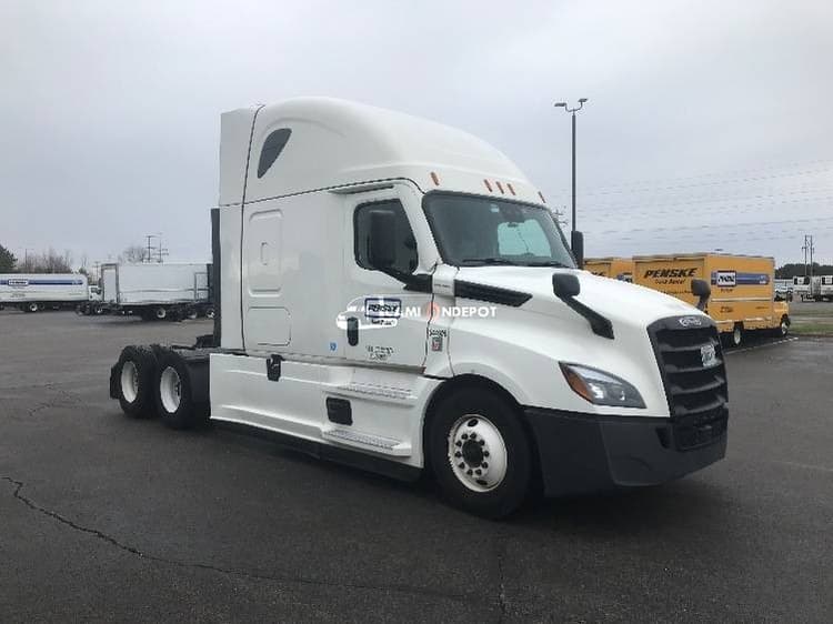 2021 Freightliner T12664ST Sleeper Trucks