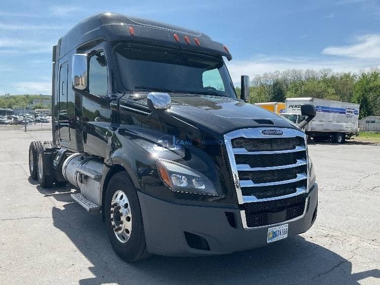 2019 Freightliner T12664ST Sleeper Trucks