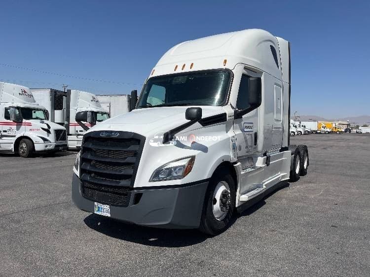 2022 Freightliner T12664ST Sleeper Trucks
