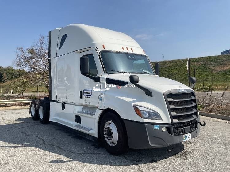 2021 Freightliner T12664ST Sleeper Trucks