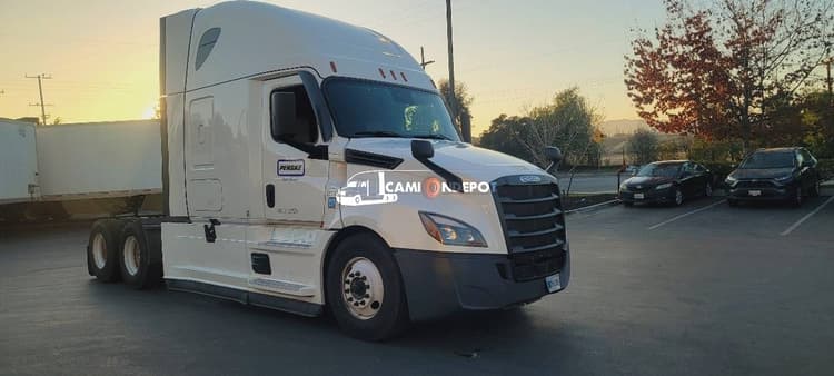 2022 Freightliner T12664ST Sleeper Trucks