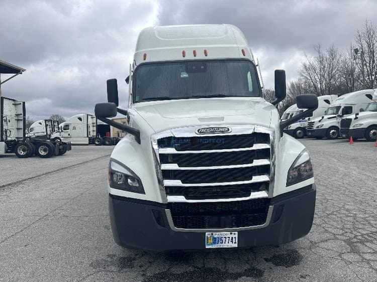 2021 Freightliner T12664ST Sleeper Trucks