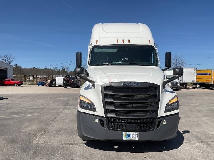 2021 Freightliner T12664ST Sleeper Trucks