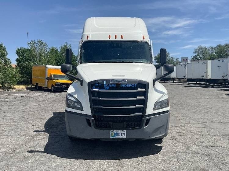 2020 Freightliner T12664ST Sleeper Trucks