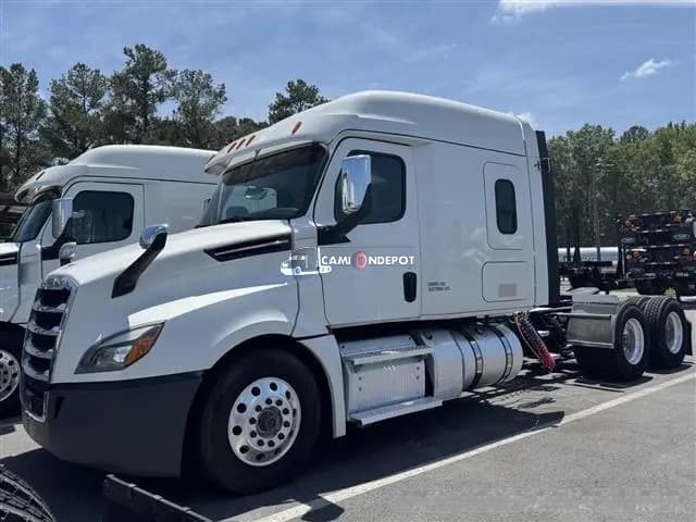 2019 Freightliner Cascadia Sleeper Trucks
