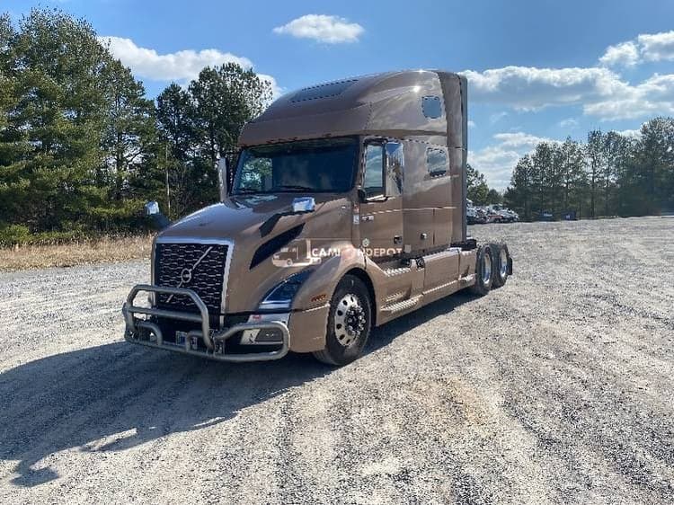 2021 Volvo VNL64760 Sleeper Trucks