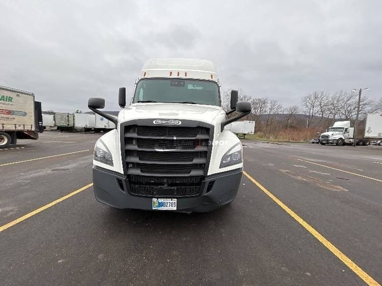 2021 Freightliner T12664ST Sleeper Trucks