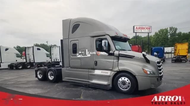 2020 Freightliner Cascadia Sleeper Trucks