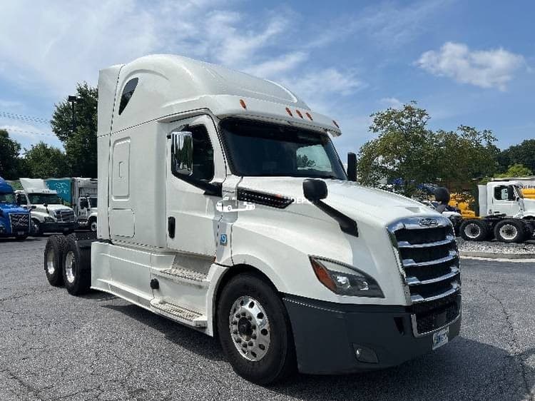 2020 Freightliner T12664ST Sleeper Trucks