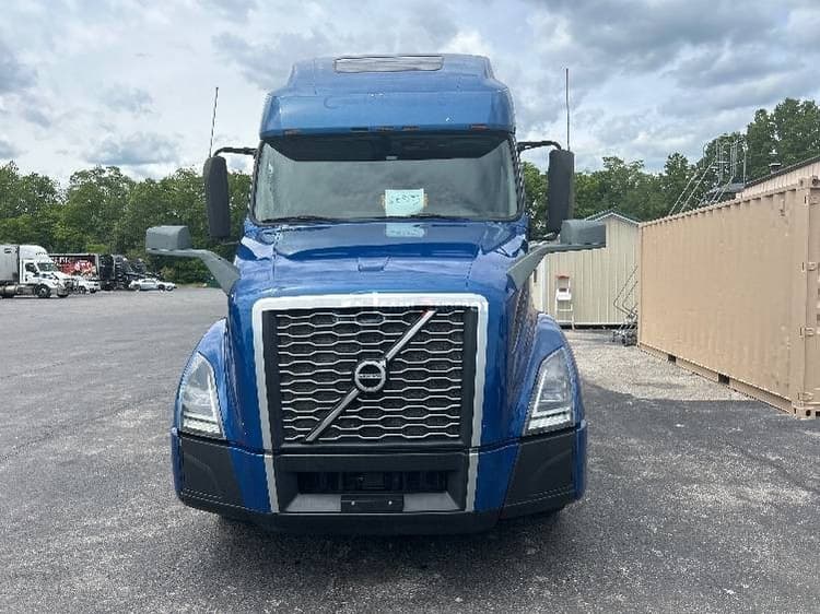 2020 Volvo VNL64760 Sleeper Trucks