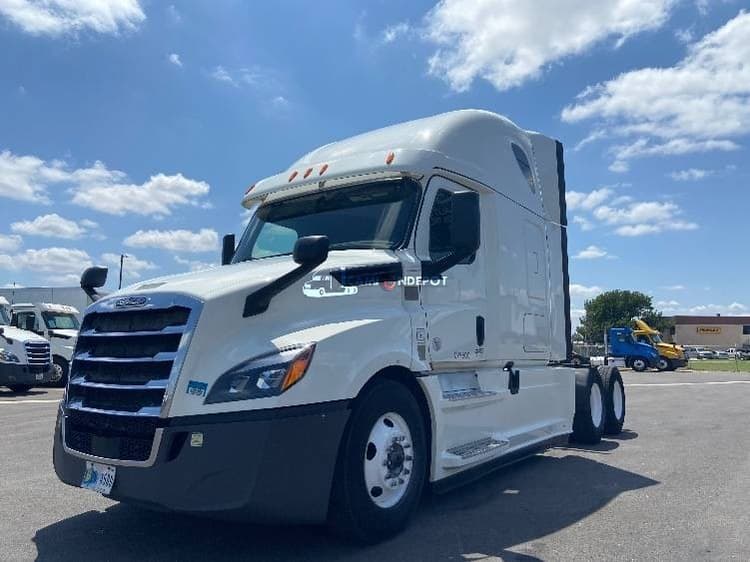 2020 Freightliner T12664ST Sleeper Trucks