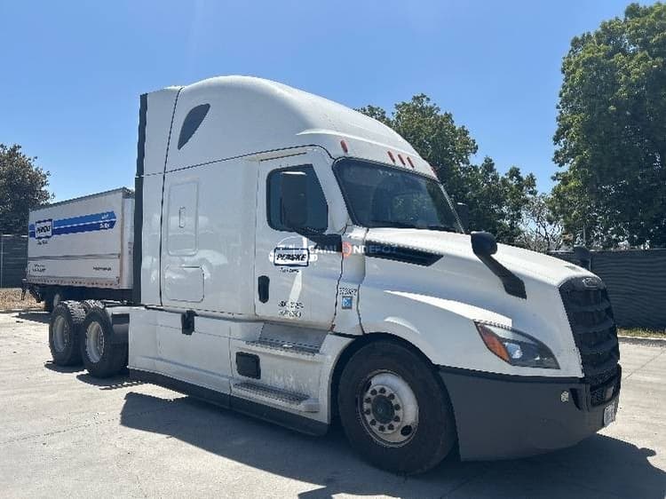 2020 Freightliner T12664ST Sleeper Trucks