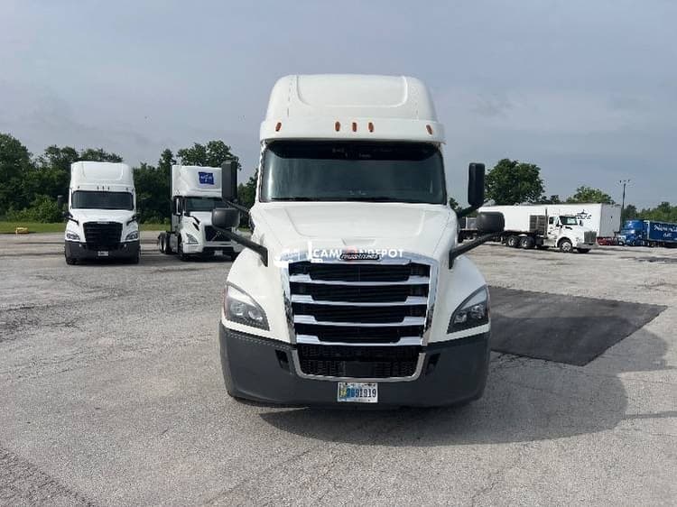 2020 Freightliner T12664ST Sleeper Trucks