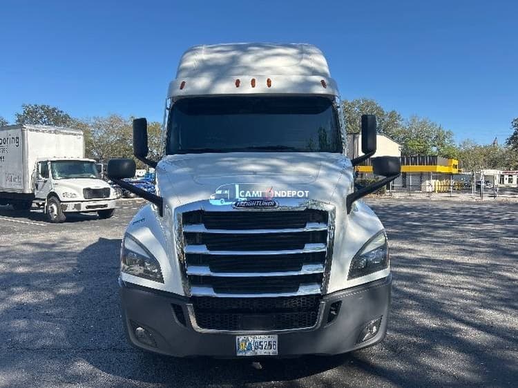 2020 Freightliner T12664ST Sleeper Trucks