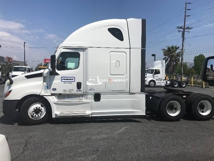 2021 Freightliner T12664ST Sleeper Trucks