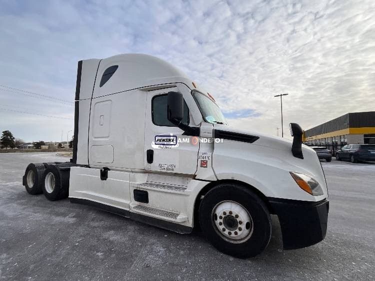 2021 Freightliner T12664ST Sleeper Trucks