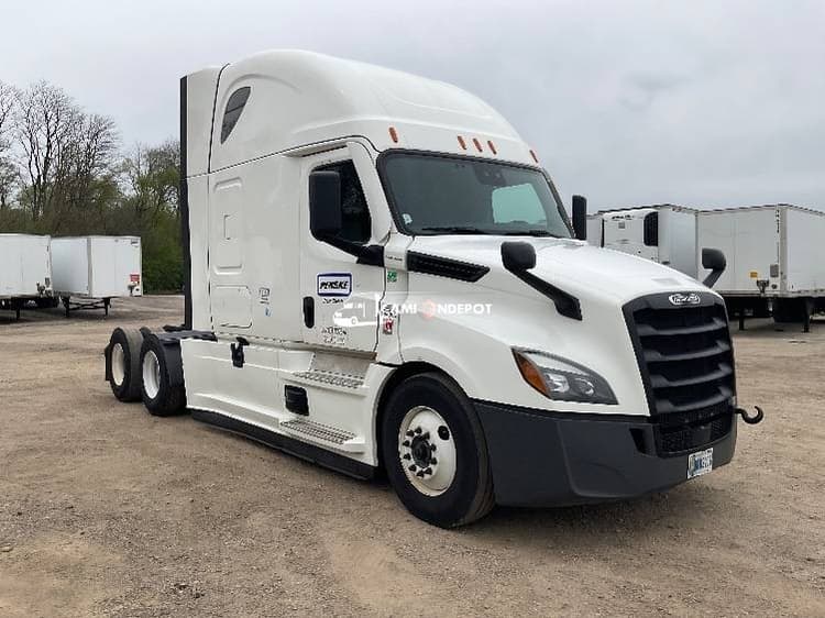 2021 Freightliner T12664ST Sleeper Trucks