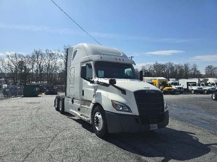 2020 Freightliner T12664ST Sleeper Trucks