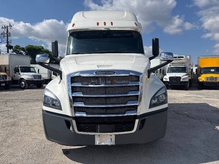 2020 Freightliner T12664ST Sleeper Trucks