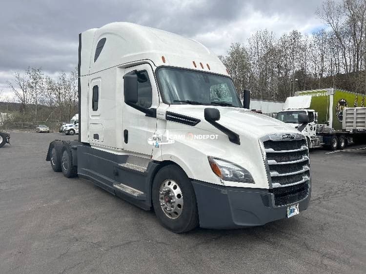 2019 Freightliner T12664ST Sleeper Trucks