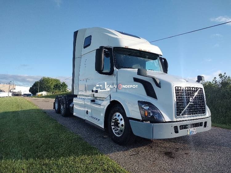 2018 Volvo VNL64760 Sleeper Trucks
