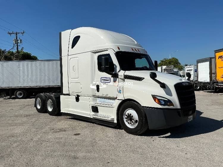 2021 Freightliner T12664ST Sleeper Trucks