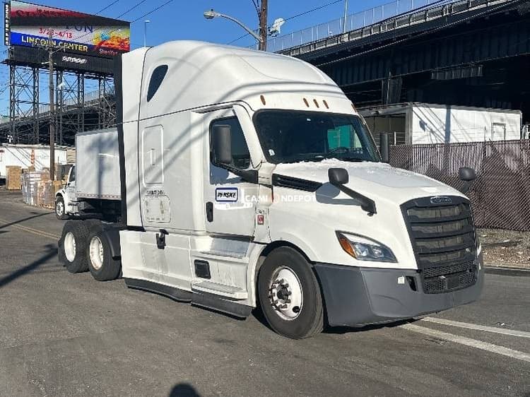 2022 Freightliner T12664ST Sleeper Trucks