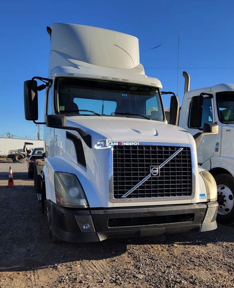 2012 Volvo VNL Day Cab Trucks