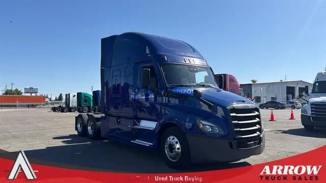 2022 Freightliner Cascadia Sleeper Trucks