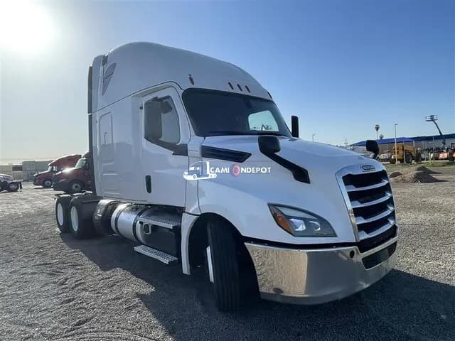 2020 Freightliner Cascadia Sleeper Trucks
