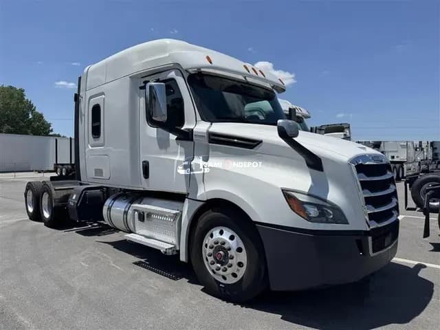 2019 Freightliner Cascadia Sleeper Trucks