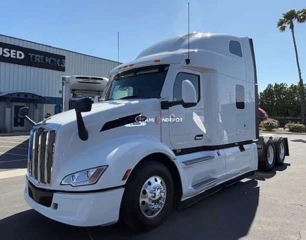 2023 Peterbilt 579 Sleeper Trucks
