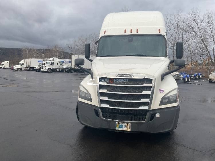2019 Freightliner T12664ST Sleeper Trucks