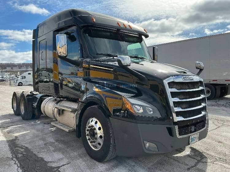 2019 Freightliner T12664ST Sleeper Trucks