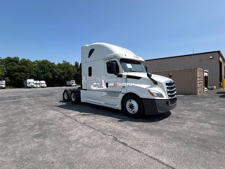 2020 Freightliner T12664ST Sleeper Trucks