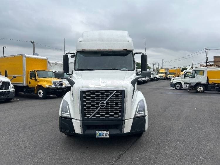 2020 Volvo VNL64760 Sleeper Trucks