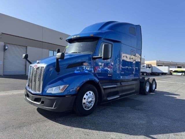 2023 Peterbilt 579 Sleeper Trucks