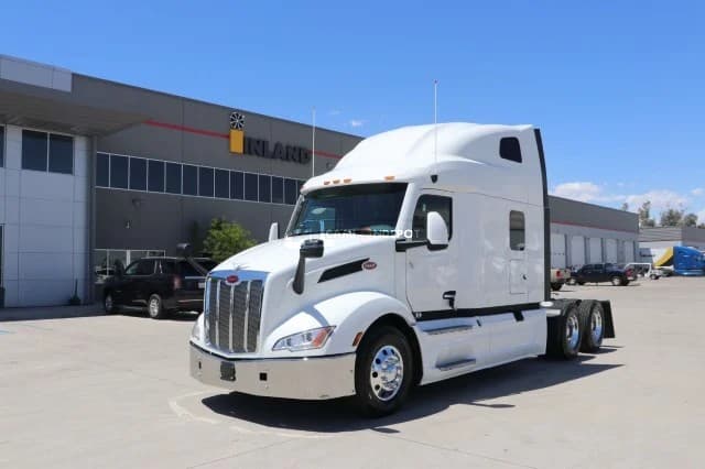 2023 Peterbilt 579 Sleeper Trucks