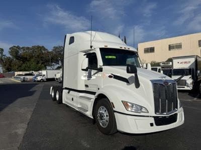 2023 Peterbilt 579 Sleeper Trucks