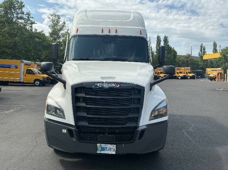 2021 Freightliner T12664ST Sleeper Trucks