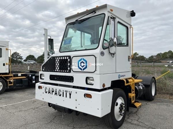 2024 Capacity TJ5000DR Yard Spotter Trucks