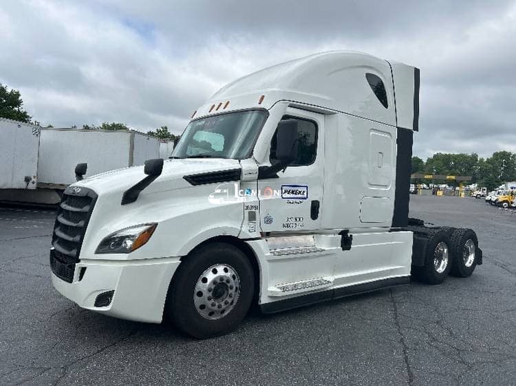2021 Freightliner T12664ST Sleeper Trucks
