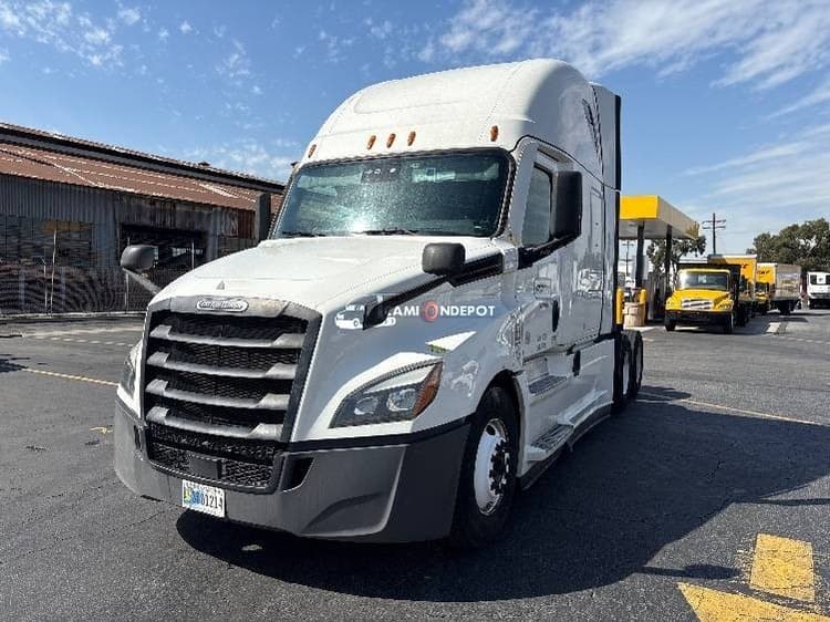 2021 Freightliner T12664ST Sleeper Trucks