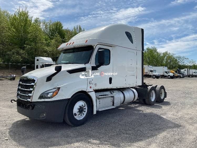 2019 Freightliner T12664ST Sleeper Trucks