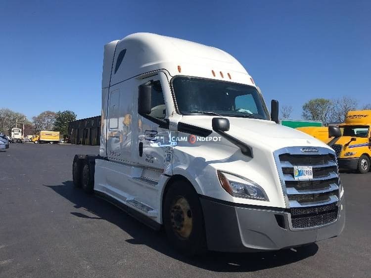 2021 Freightliner T12664ST Sleeper Trucks